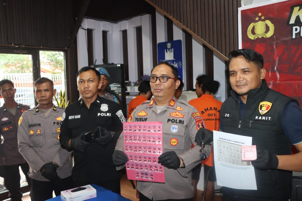 Polsek Kawasan Pelabuhan Samarinda Amankan Tiga Pelaku dalam Dua Pengungkapan Kasus Sabu WhatsApp Image 2025 11 19 at 08.01.38 8942a41c