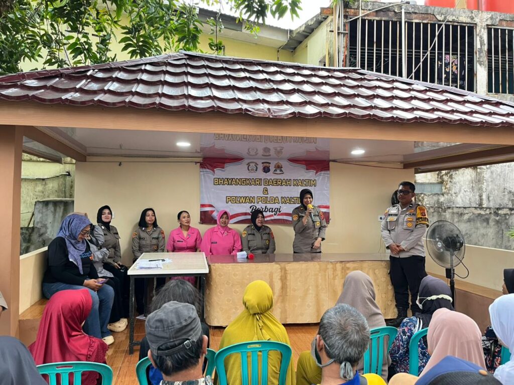 Polwan dan Bhayangkari Polda Kaltim Gelar Kegiatan Berbagi untuk Warga Sumber Rejo Balikpapan WhatsApp Image 2025 11 20 at 11.26.45 8fc1cb60