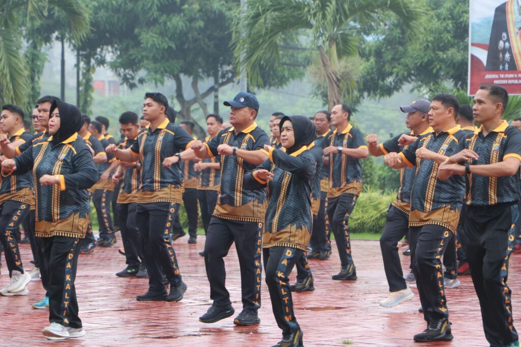 Bangun Budaya Hidup Sehat, Kapolda Kaltim Pimpin Olahraga Bersama WhatsApp Image 2025 11 21 at 09.43.29