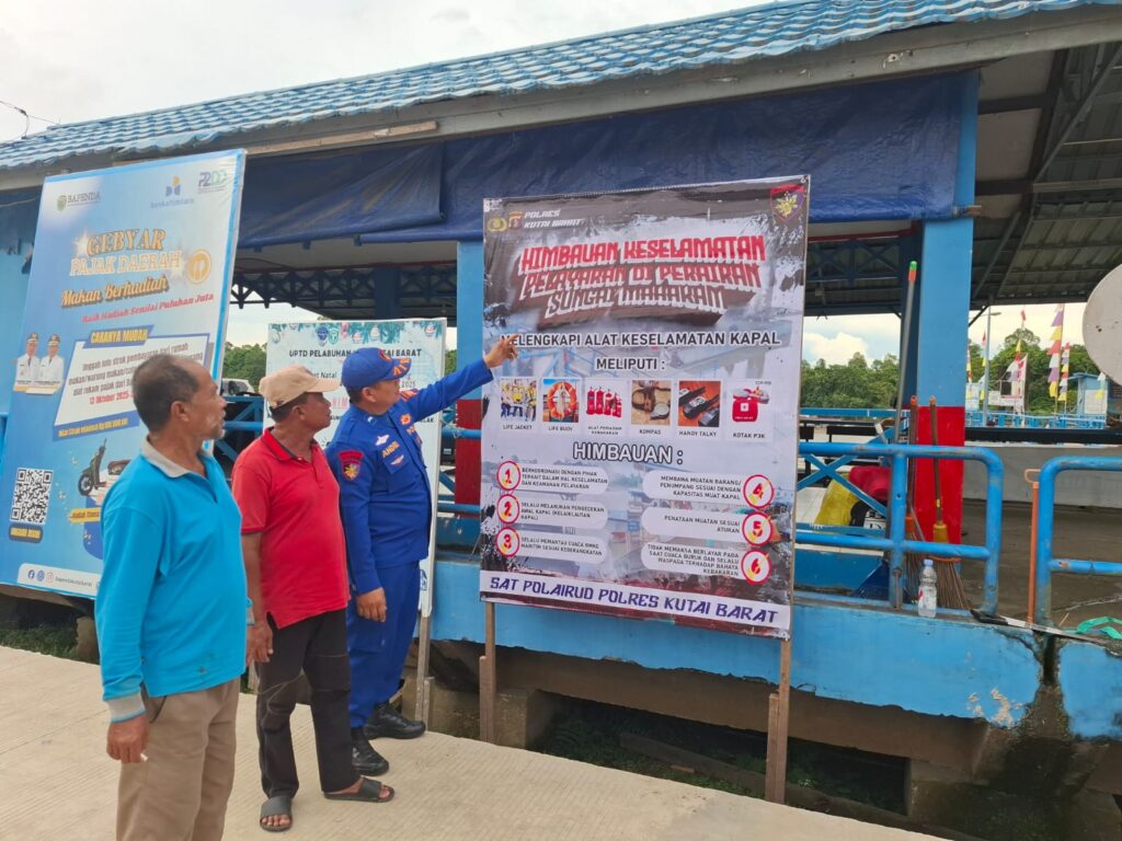 Memasuki Cuaca Ekstrem, Sat Polairud Polres Kubar Gelar Sosialisasi Keselamatan Pelayaran di Sungai Mahakam WhatsApp Image 2025 11 22 at 10.55.37