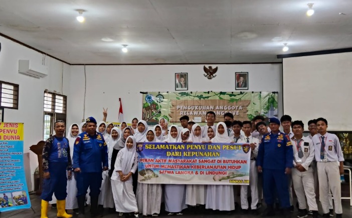 Wujudkan Kelestarian Lingkungan, Ditpolairud Polda Kaltim Beri Edukasi Pelestarian Mangrove dan Biota Laut di SMAN 08 Balikpapan WhatsApp Image 2025 11 22 at 13.59.18