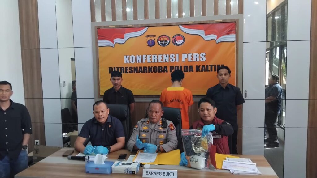 Ditresnarkoba Polda Kaltim Bekuk Pengedar Narkotika, Amankan 933 Gram Sabu Siap Edar di Samarinda WhatsApp Image 2025 11 27 at 15.28.53 d720497e