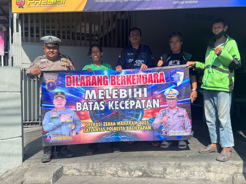 Sosialisasikan Ops.Zebra Mahakam 2025, Sat Lantas Polresta Balikpapan Bagikan 50 Voucher Kopi untuk Ojol WhatsApp Image 2025 11 29 at 10.14.29