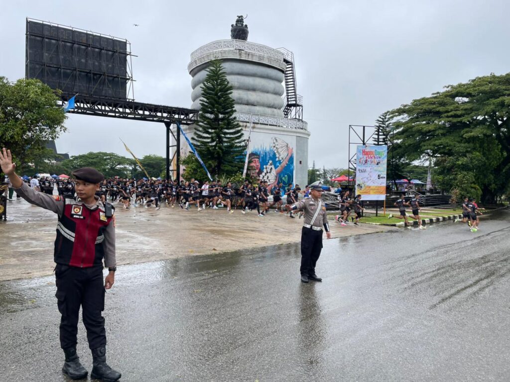 Pastikan Berjalan Aman dan Lancar, Polres Kubar Lakukan Pengamanan Lalu Lintas pada Event Fun Run di Barong Tongkok WhatsApp Image 2025 11 29 at 12.38.14