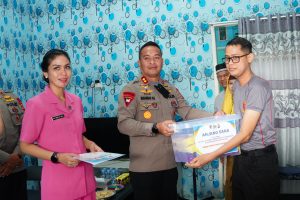 Sambut HUT Korps Brimob ke-80, Wadansat Brimob Kaltim Berikan Semangat dan Jenguk Anggota Sakit brimob 300x200 1