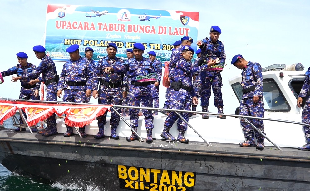 Sambut HUT Ke-75 Polairud, Polres Bontang Gelar Tabur Bunga btg 2