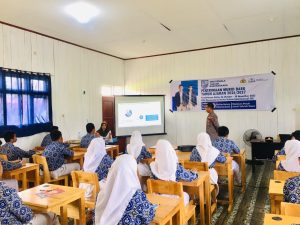 Sosialisasi Penerimaan Siswa Baru SMA Kemala Taruna Bhayangkara, Kapolsek Penyinggahan Dorong Generasi Muda Berprestasi kubar 1 300x225 1