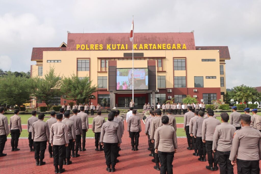Pimpin Apel Pagi, Kapolres Kukar Tegaskan Disiplin Kinerja dan Penguatan Pelayanan Humanis WhatsApp Image 2025 12 02 at 07.46.27
