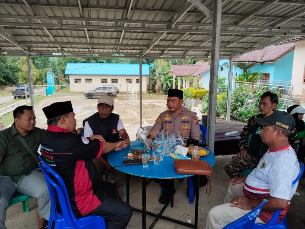 Perkuat Sinergi dalam Menjaga Kamtibmas, Polsek Long Ikis Jalin Silaturahmi dengan Tokoh Masyarakat WhatsApp Image 2025 12 02 at 07.59.56