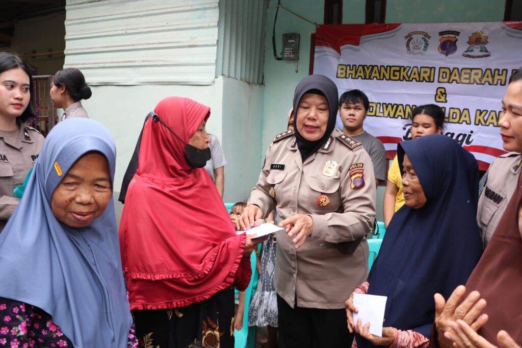 Peduli dan Berbagi, Polwan Bidhumas Polda Kaltim bersama Bhayangkari Gelar Bakti Sosial di Posyandu Kusuma 09 Balikpapan WhatsApp Image 2025 12 08 at 16.09.27