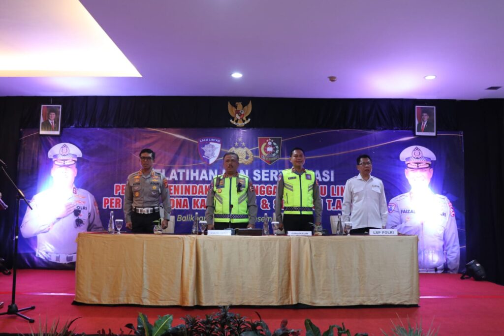 Ditgakkum Korlantas Polri Gelar Sertifikasi Uji Kompetensi Petugas Dakgar Lantas Rayon Kalimantan–Sulawesi di Balikpapan WhatsApp Image 2025 12 10 at 11.46.21 7e9e49a2