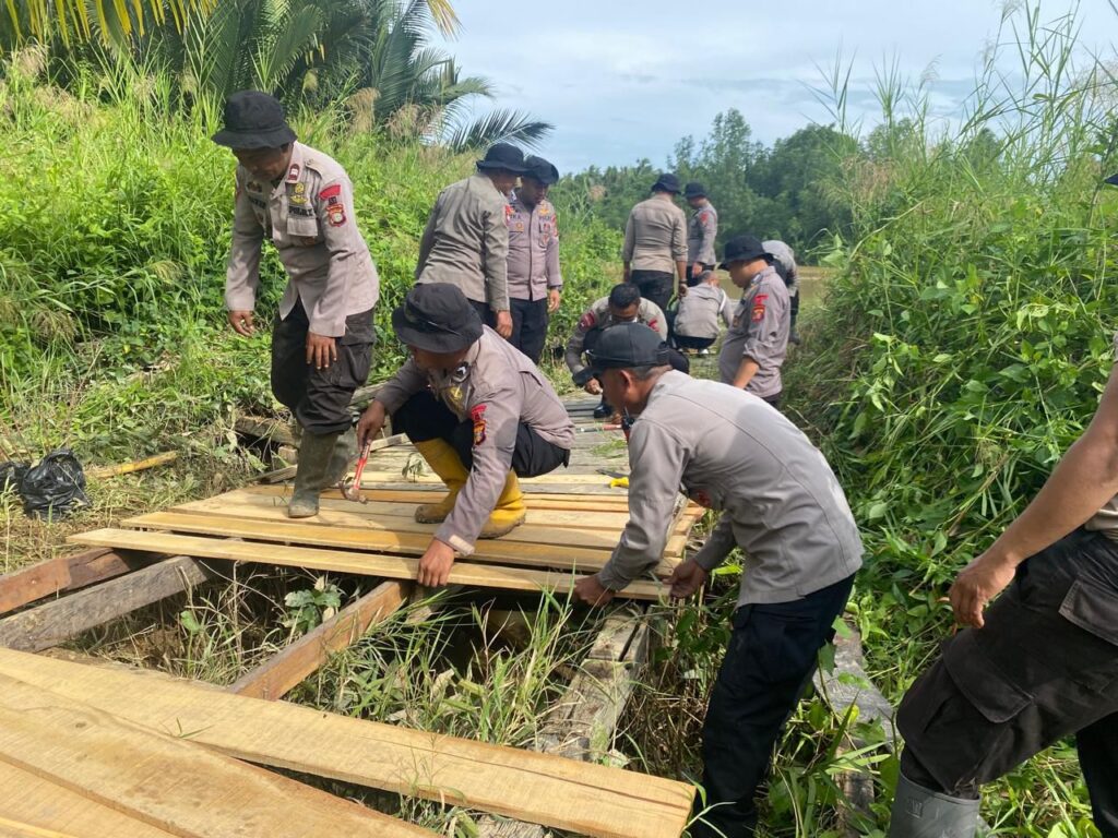 Kompi 2 Brimob Paser Perbaiki Jembatan Penghubung Dua Desa, Permudah Mobilitas Warga dan Pelajar WhatsApp Image 2025 12 13 at 07.01.27 b7ca6984