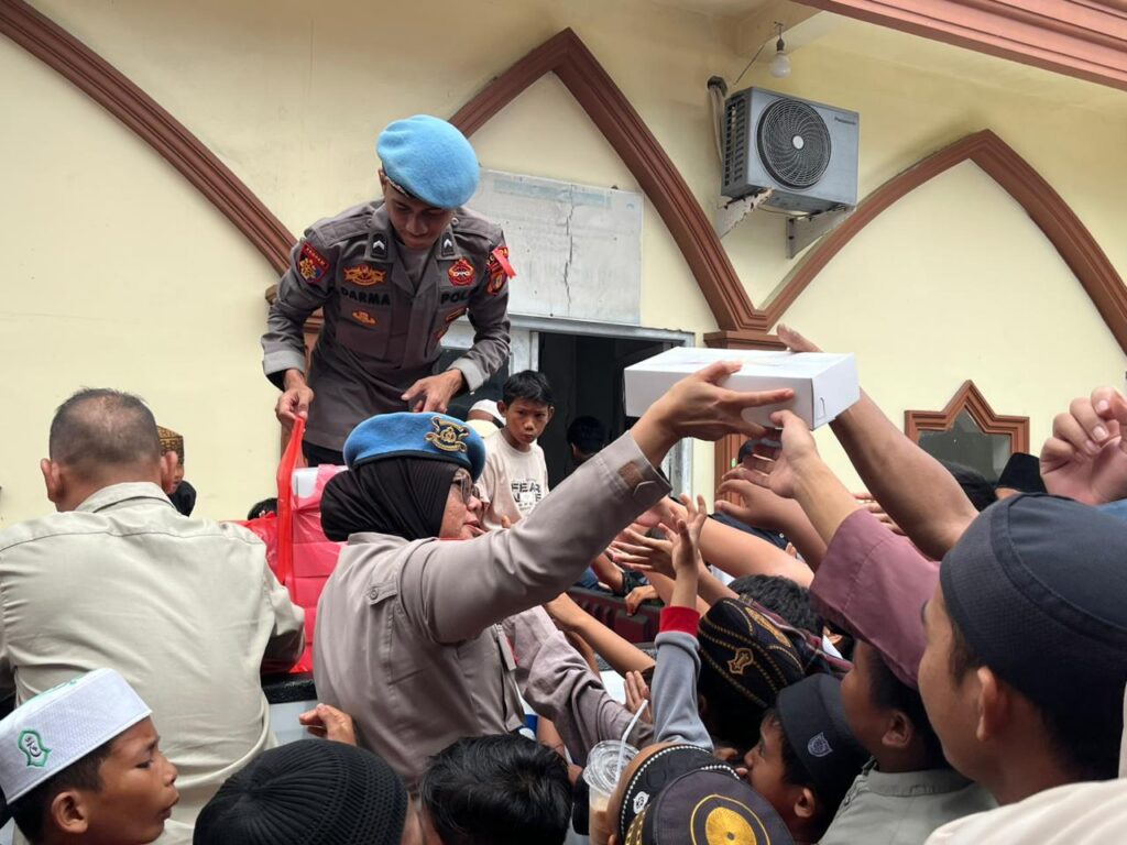 Wujud Kepedulian, Bidpropam Polda Kaltim Salurkan Bantuan Sosial ke Panti Asuhan Ummi Zahro WhatsApp Image 2025 12 20 at 10.12.00