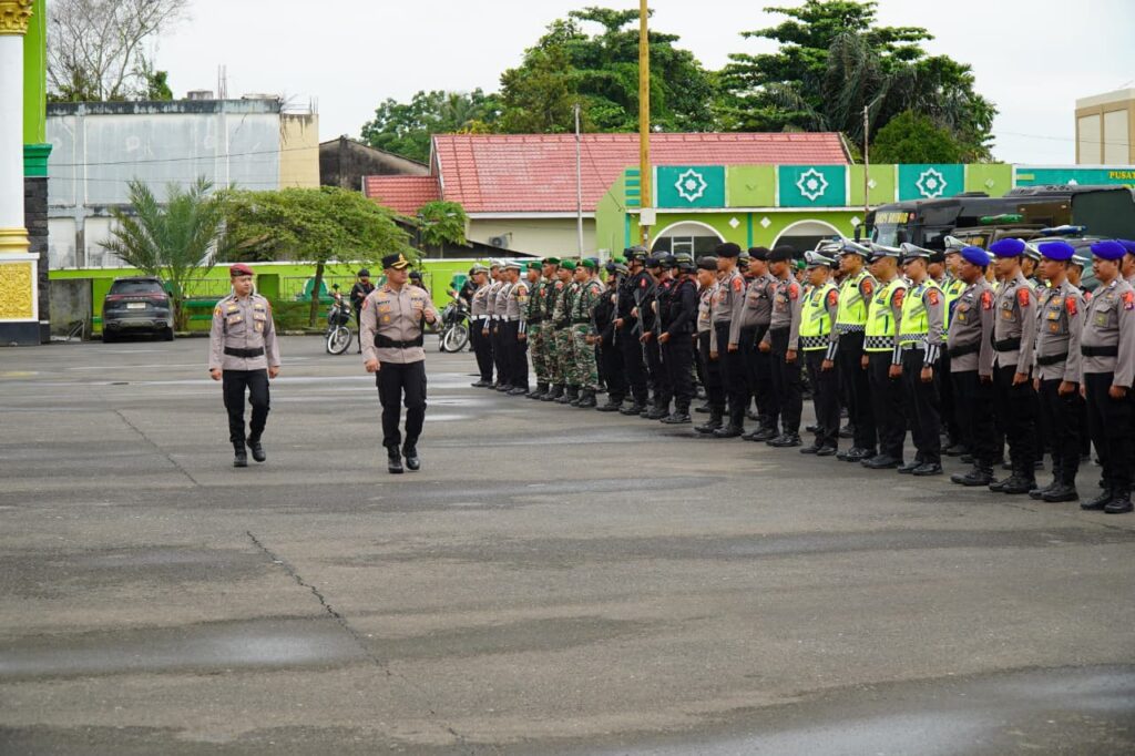 Tegaskan Pengamanan Humanis Nataru, Polres Paser Gelar Apel Pasukan Ops.Lilin Mahakam 2025 WhatsApp Image 2025 12 20 at 10.53.55