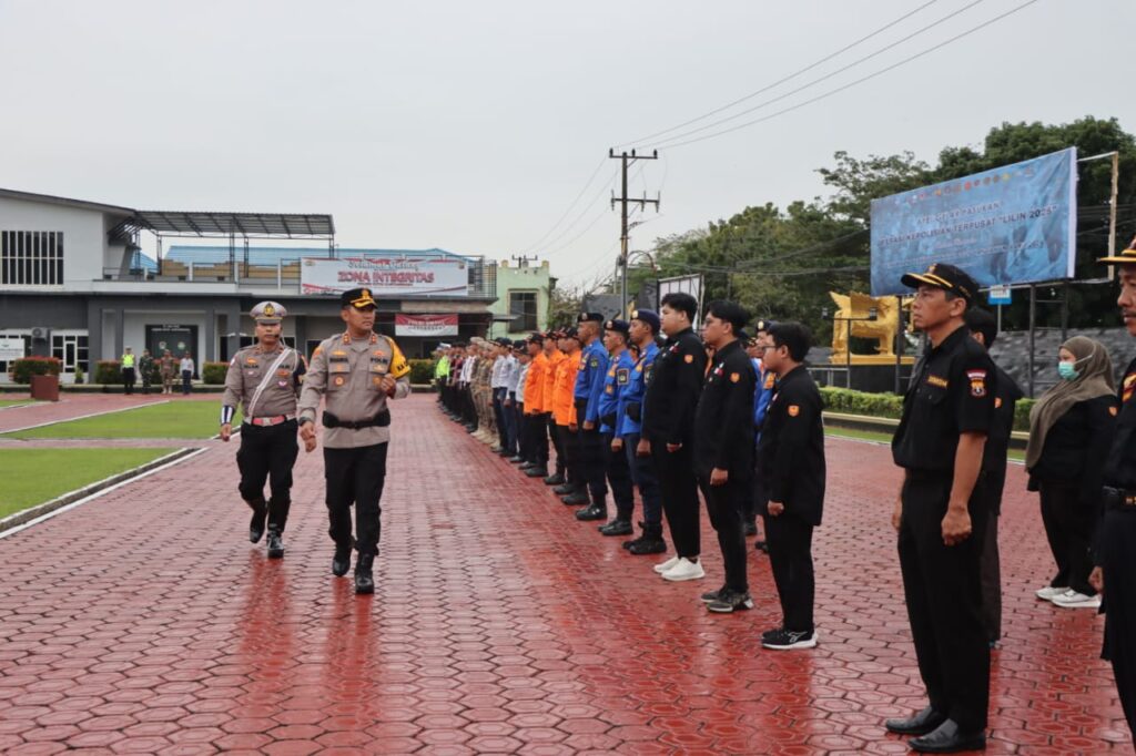 Siap Wujudkan Pengamanan Nataru yang Aman dan Humanis, Polres Kukar Gelar Apel Pasukan Ops.Lilin Mahakam 2025 WhatsApp Image 2025 12 20 at 10.58.46