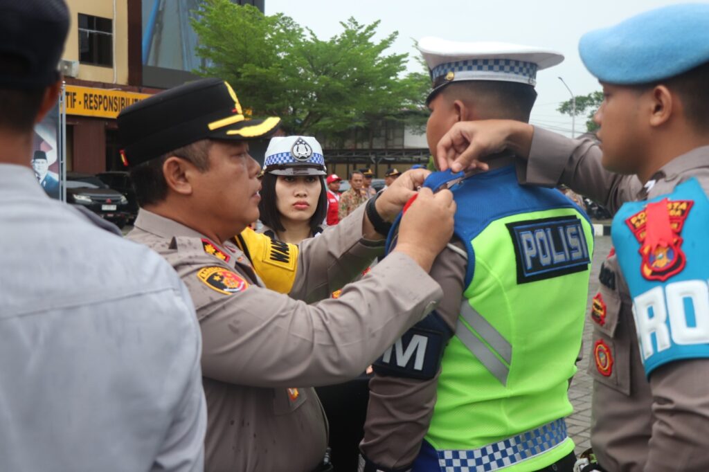 Jelang Pengamanan Nataru, Polresta Samarinda Gelar Apel Pasukan Ops.Lilin Mahakam 2025 WhatsApp Image 2025 12 20 at 11.02.58