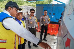 Pastikan Kesiapan Guna Kelancaran Arus Liburan Nataru, Dirlantas Polda Kaltim Tinjau Langsung Arus Lalin Tol IKN 1 WhatsApp Image 2025 12 23 at 09.54.34