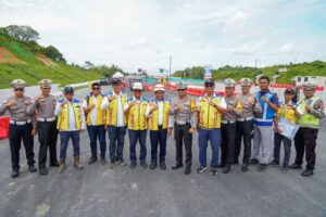 Pastikan Kesiapan Guna Kelancaran Arus Liburan Nataru, Dirlantas Polda Kaltim Tinjau Langsung Arus Lalin Tol IKN 2 WhatsApp Image 2025 12 23 at 09.54.35