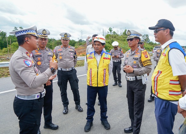Pastikan Kesiapan Guna Kelancaran Arus Liburan Nataru, Dirlantas Polda Kaltim Tinjau Langsung Arus Lalin Tol IKN WhatsApp Image 2025 12 23 at 09.58.56