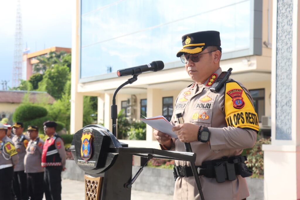 Kapolresta Balikpapan Pimpin Apel Kesiapsiagaan Pengamanan Natal 2025 dan Tahun Baru 2026 WhatsApp Image 2025 12 25 at 09.59.48 1