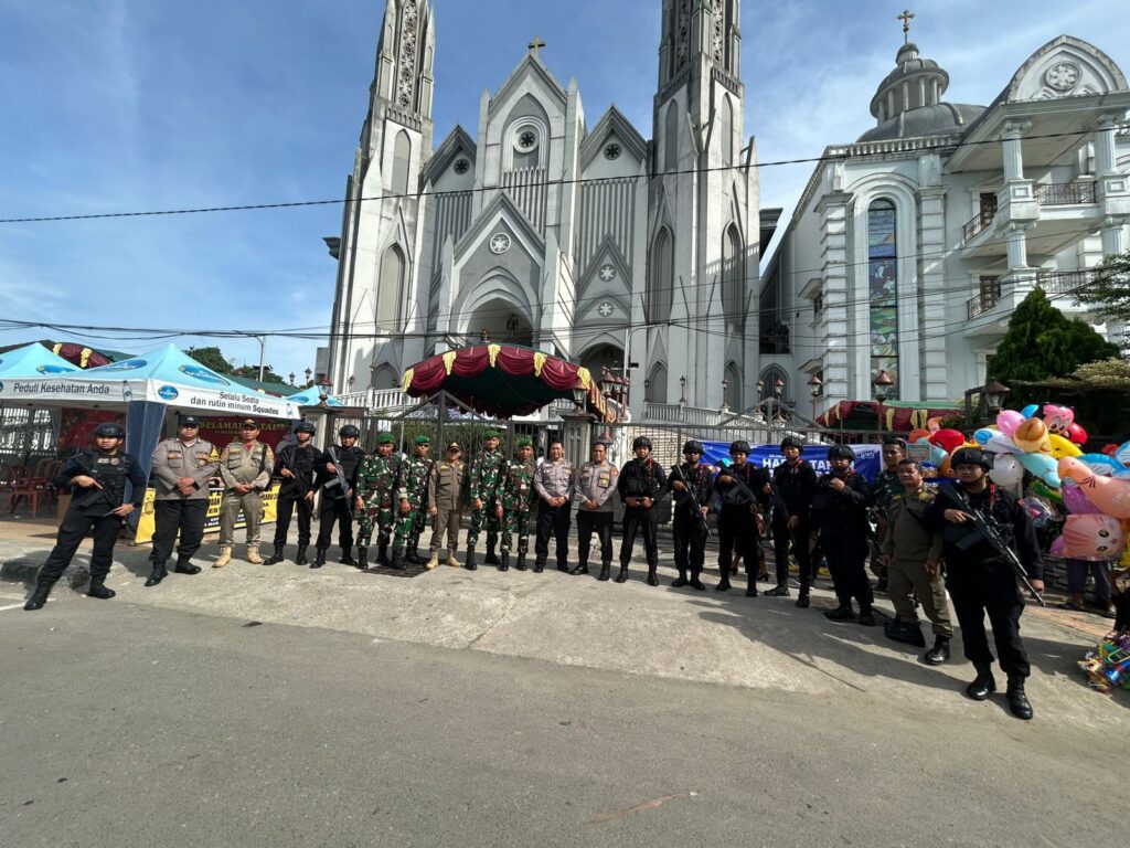 Lakukan Pengamanan di 13 Gereja, Polsek Samarinda Kota Jamin Ibadah Natal 2025 Berlangsung Aman dan Lancar WhatsApp Image 2025 12 26 at 10.25.23