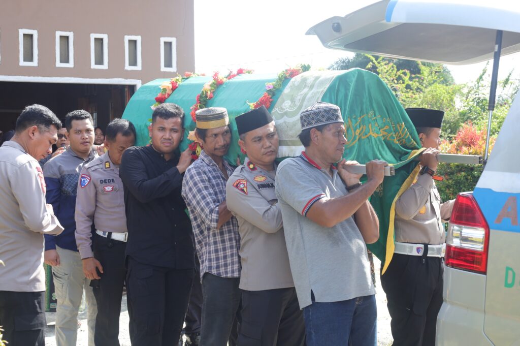 Pererat Solidaritas Internal, Wakapolres PPU Bersama PJU Laksanakan Takziah ke Rumah Duka Anggota WhatsApp Image 2025 12 27 at 08.21.45 1