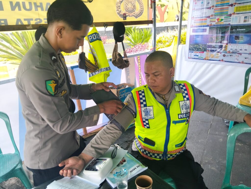 Dukung Ops Lilin Mahakam 2025, Satgas Banops Sie Dokkes Polresta Balikpapan Periksa Kesehatan Personel WhatsApp Image 2025 12 29 at 16.07.12 2