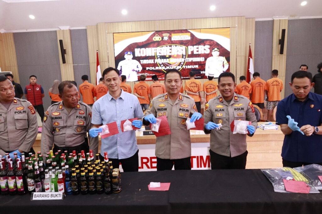 Polsek Sangatta Utara Gagalkan Peredaran Narkoba, 50,71 Gram Sabu Diamankan dari Seorang Pengedar WhatsAppImage2025 12 02at17.14.56 5b4e2cbb 296395