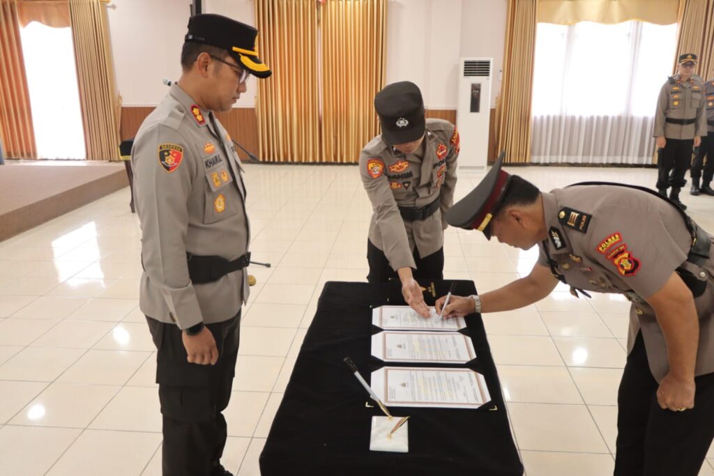 Polres Kukar Gelar Sertijab Kabag Ren dan Kabag Log, Kapolres Tekankan Penguatan Organisasi dan Pelayanan Publik kukar