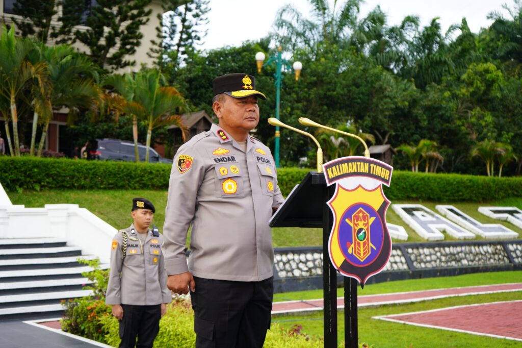 Kapolda Kaltim Pimpin Apel Pagi Awal Tahun di Mapolda Kaltim WhatsApp Image 2026 01 06 at 08.53.13