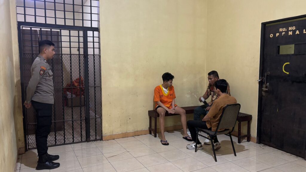 Wujud Pemenuhan Hak Beribadah, Polda Kaltim Beri Ruang Penguatan Rohani kepada Tahanan Nasrani WhatsApp Image 2026 01 07 at 12.16.55 1