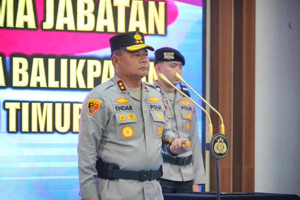 Rotasi Jabatan, Kapolda Kaltim Pimpin Upacara Sertijab Dirlantas dan Kapolresta Balikpapan WhatsApp Image 2026 01 07 at 16.12.18