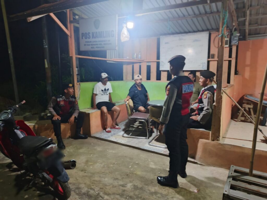Sat Samapta Polres PPU Intensifkan Patroli Sambang Pos Kamling, Ajak Masyarakat Bersama-sama Jaga Kamtibmas WhatsApp Image 2026 01 13 at 10.38.10