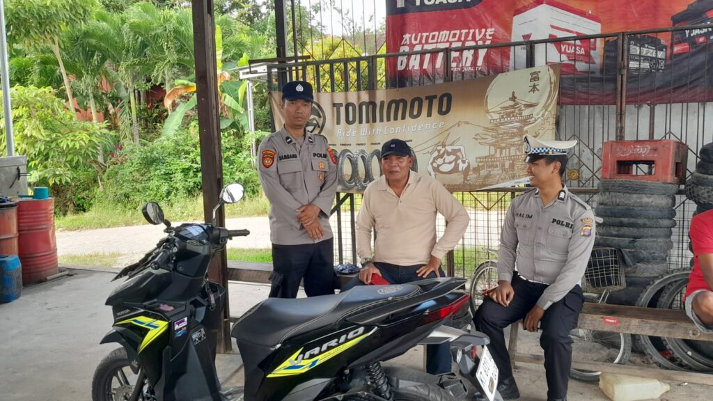 Perkuat Kedekatan dengan Warga, Polsek Waru Intensifkan Patroli Dialogis Humanis WhatsApp Image 2026 01 15 at 11.00.33