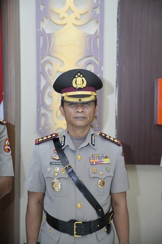 Kombes Pol Hadi Wiyono Resmi Jabat Dir Intelkam Polda Kaltim, Bawa Pengalaman Intelijen yang Luas WhatsApp Image 2026 01 17 at 14.17.17