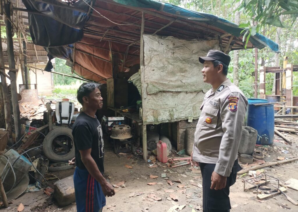 Polsek Muara Wis Perkuat Patroli Dialogis, Ajak Warga Jaga Kamtibmas Desa WhatsApp Image 2026 01 17 at 20.26.32