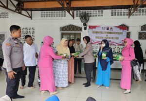 Polwan Biddokkes Polda Kaltim Bersama Bhayangkari Berbagi di Masjid Al Ikhlas Balikpapan Selatan 1 WhatsApp Image 2026 01 20 at 16.44.39