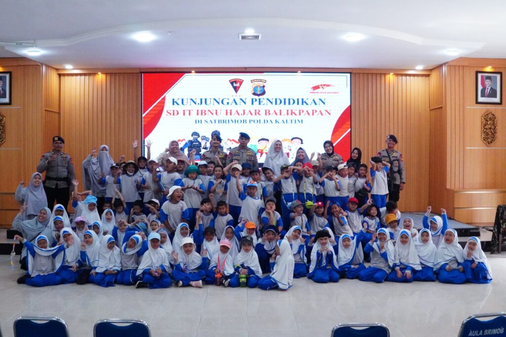 Kunjungan Edukasi ke Mako Brimob Kaltim, Siswa SD IT Ibnu Hajar Diperkenalkan Disiplin dan Profesi Kepolisian Sejak Dini WhatsApp Image 2026 01 21 at 12.27.21
