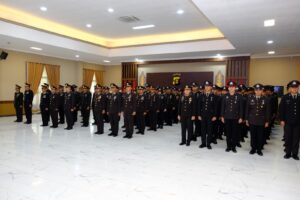 445 Personel Polda Kaltim Terima Tanda Kehormatan Satyalencana Pengabdian 2 WhatsApp Image 2026 01 26 at 09.38.46