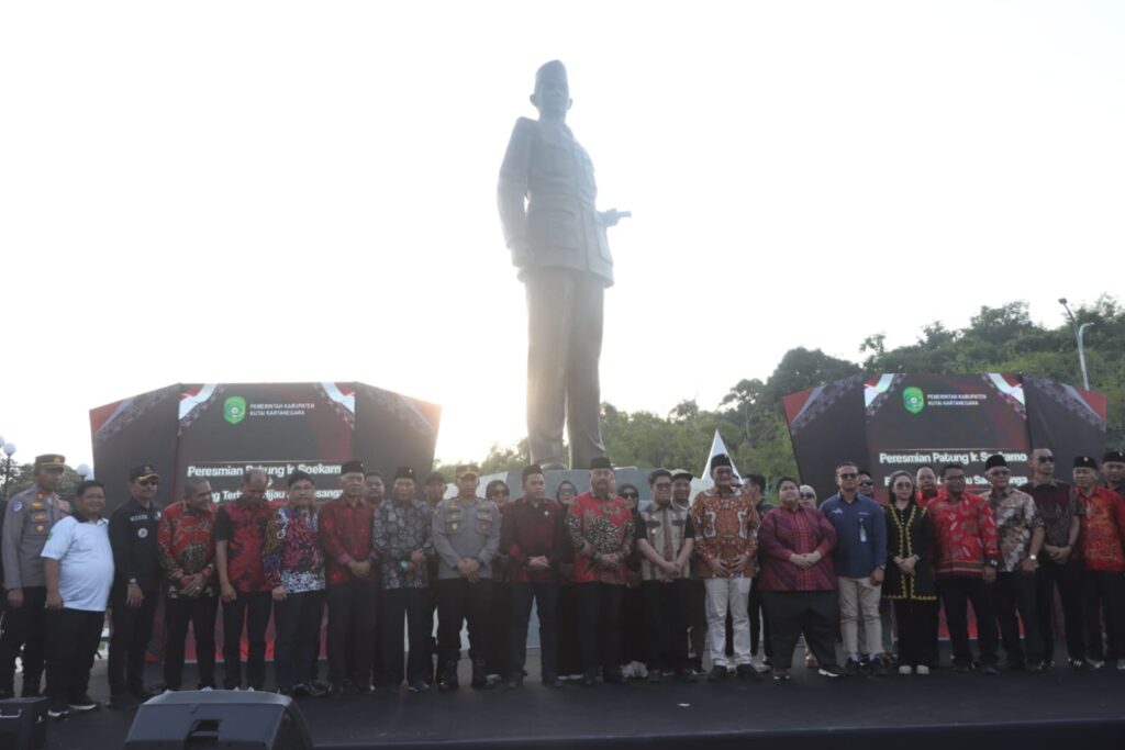 Dukung Penguatan Nilai Kebangsaan, Wakapolres Kukar Hadiri Peresmian Patung Ir. Soekarno WhatsApp Image 2026 01 28 at 10.22.29