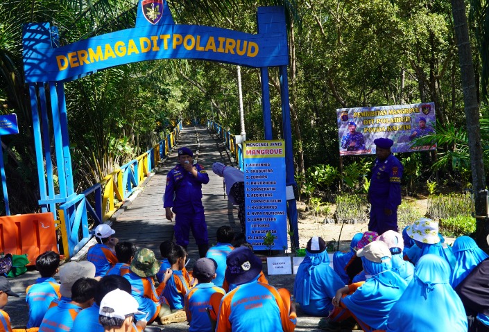 Tanamkan Keselamatan Perairan Sejak Dini, Ditpolairud Polda Kaltim Beri Edukasi kepada Siswa SD Islamic Global School WhatsApp Image 2026 01 28 at 11.19.20