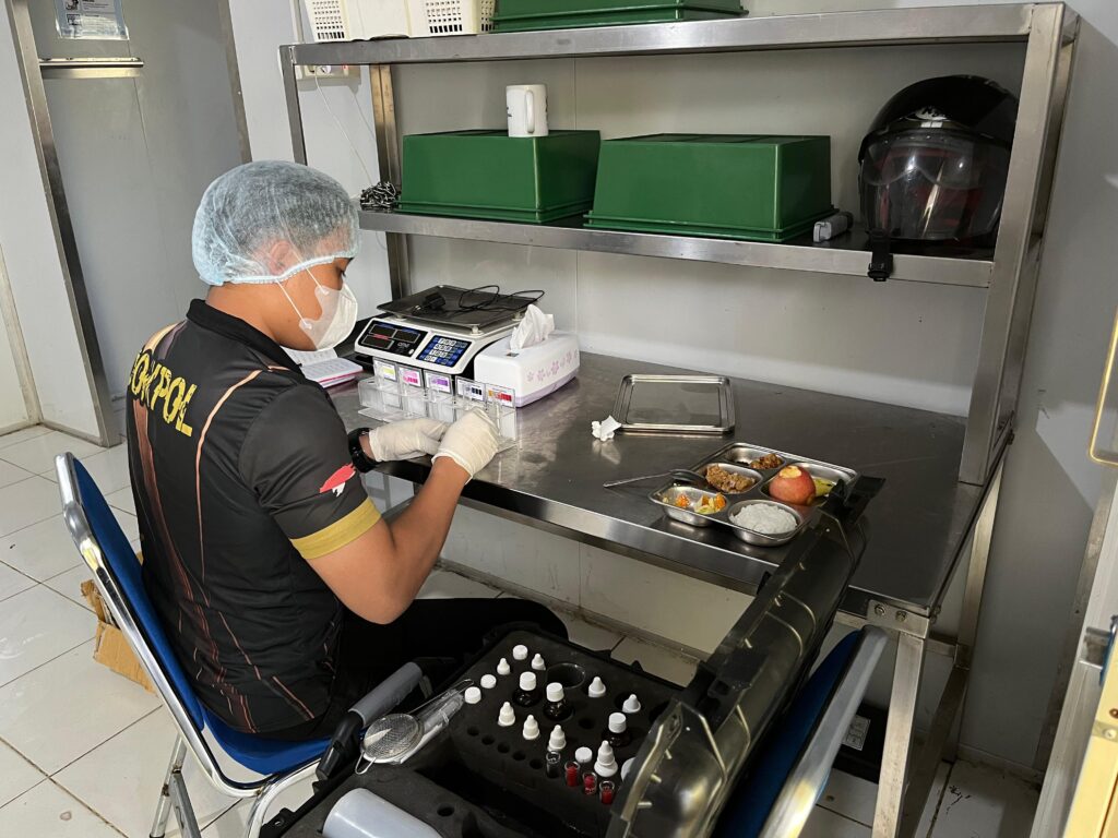 Biddokkes Polda Kaltim Laksanakan Pemeriksaan Food Safety di SPPG Stalkuda, Pastikan Makanan Aman Dikonsumsi WhatsApp Image 2026 01 30 at 10.56.58 1