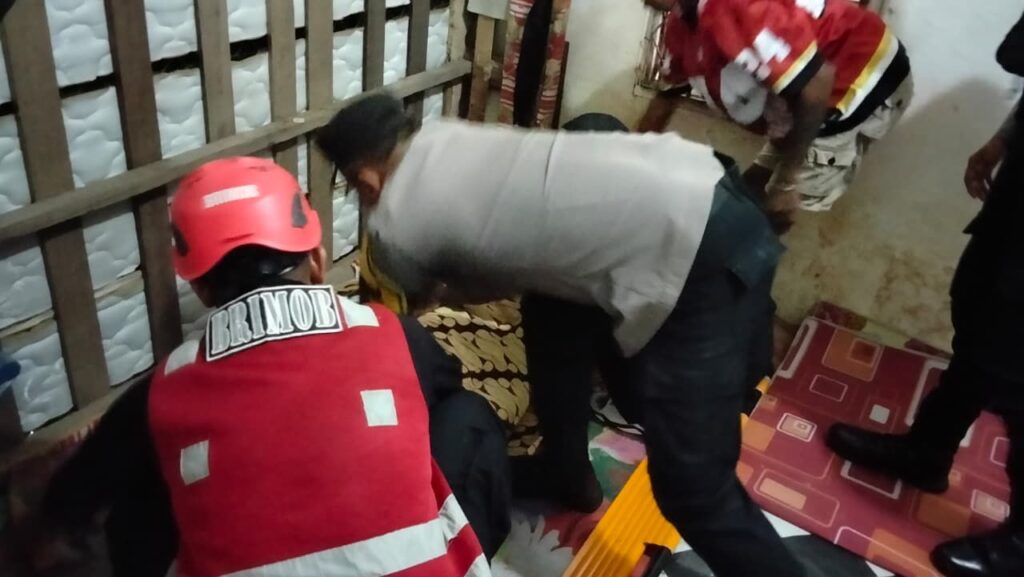 Brimob Kaltim Sigap Tangani Penemuan Jenazah di Gunung Bahagia brimob 3