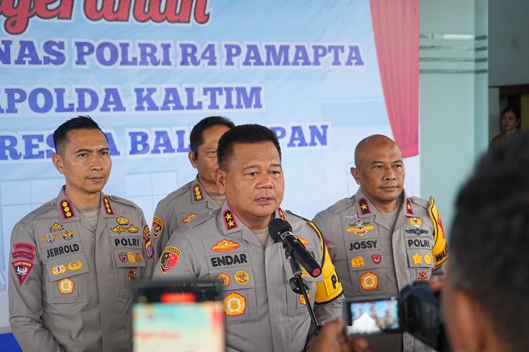 Guna Menunjang Tugas Operasional dalam Melayani Masyarakat, Kapolda Kaltim Serahkan Kendaraan Mobil Listrik Dinas PAMAPTA kepada Polresta Balikpapan Guna Menunjang Tugas Operasional dalam Melayani Masyarakat Kapolda Kaltim Serahkan Kendaraan Mo 1
