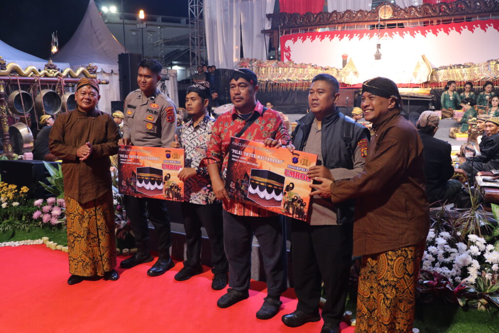 Polda Kaltim Serahkan Doorprize Spektakuler kepada Masyarakat di Pagelaran Wayang Kulit Polri BSCC Dome Balikpapan IMG 0751