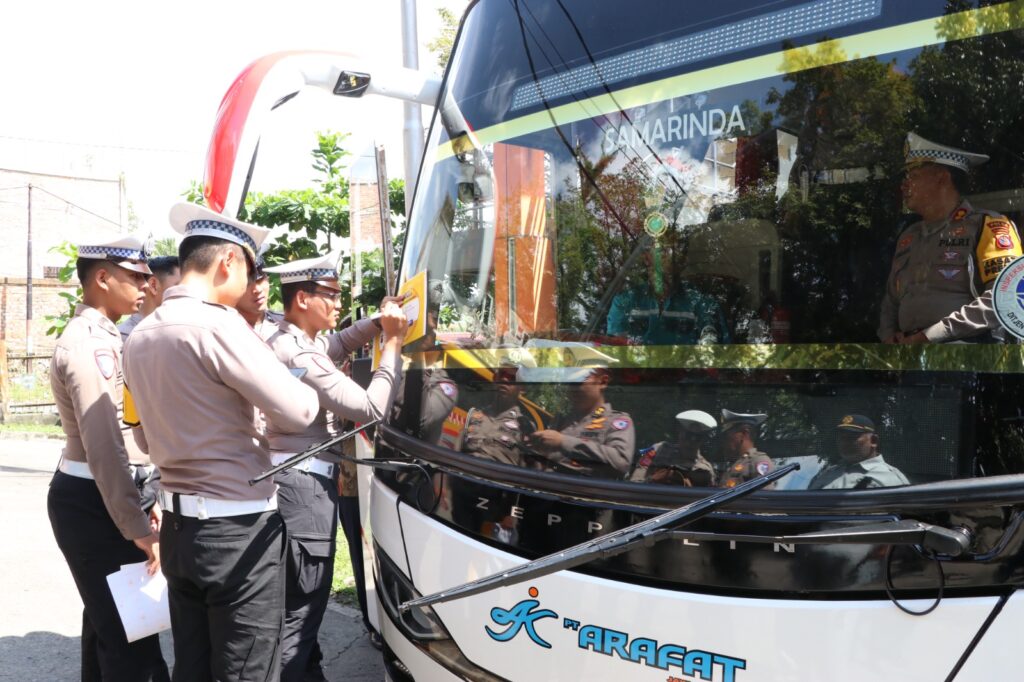 Pastikan Keselamatan dan Kelayakan Angkutan Umum, Satgas Ops.Keselamatan Mahakam 2026 Gelar Ramp Check di Terminal Batu Ampar Balikpapan WhatsApp Image 2026 02 03 at 13.00.27