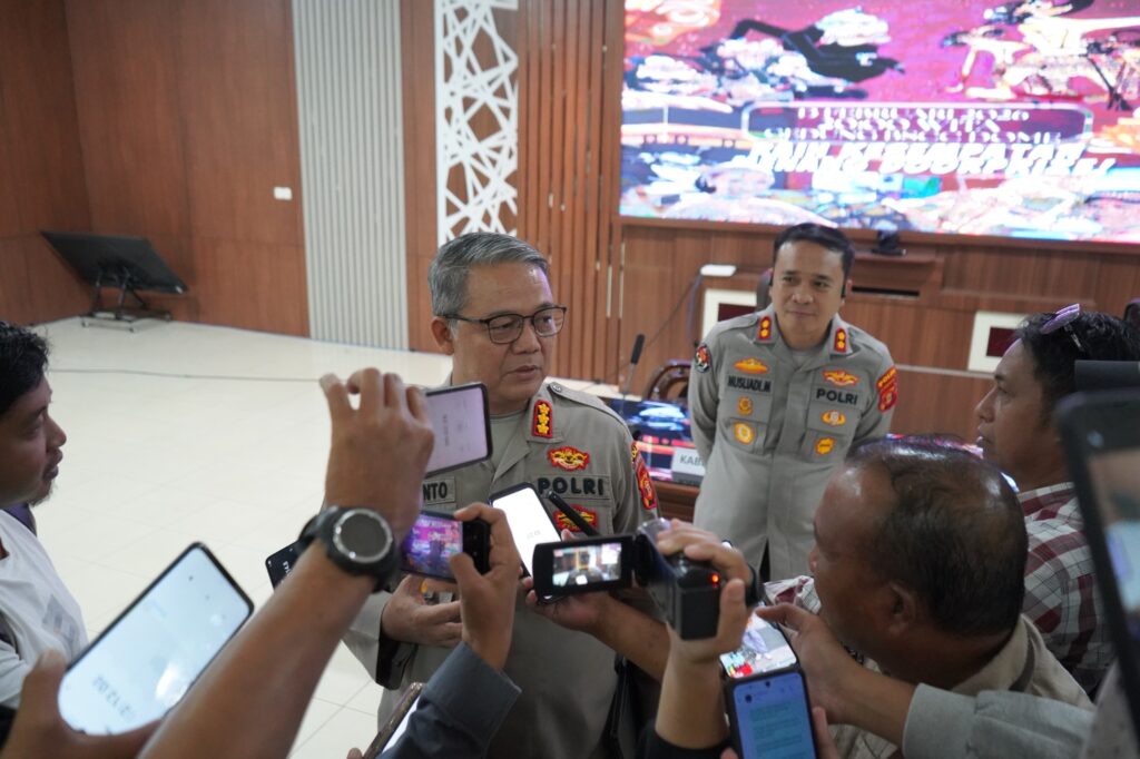 Sosialisasikan Pagelaran Wayang Kulit, Kabid Humas Polda Kaltim Ajak Masyarakat Ramaikan Acara Budaya dan Kebersamaan WhatsApp Image 2026 02 04 at 11.05.01