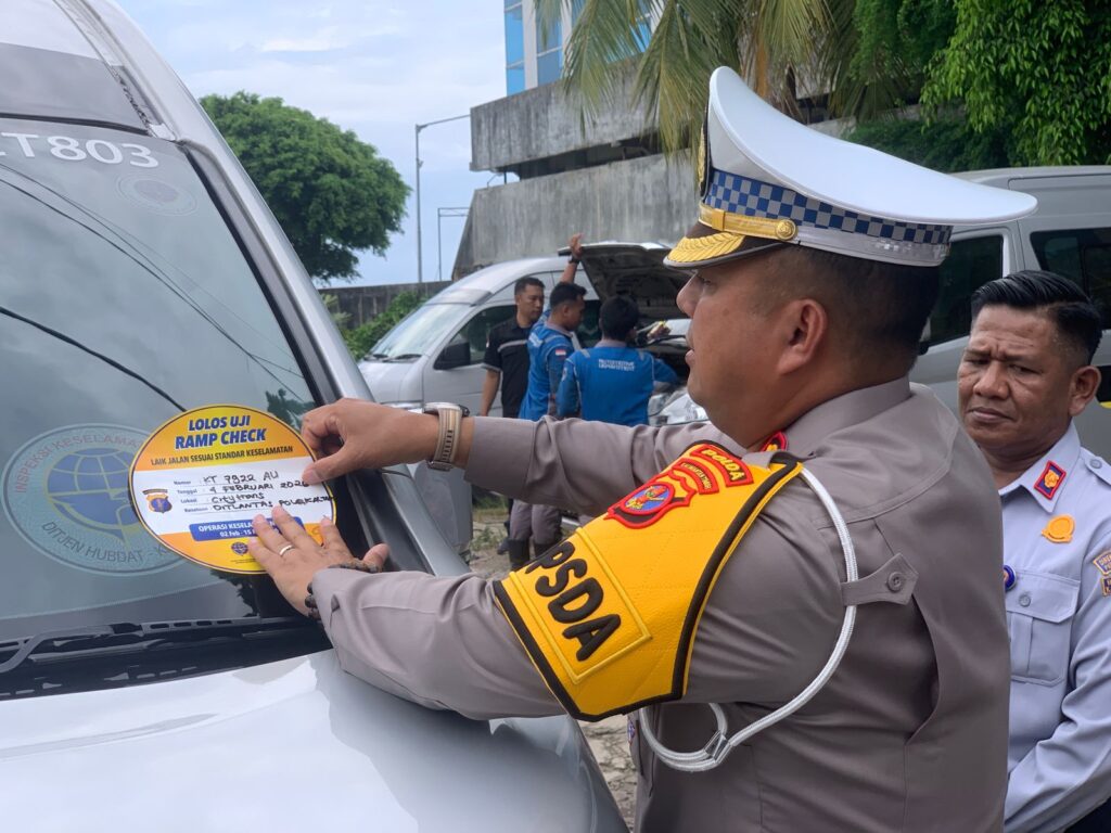 Pastikan Standar Keselamatan Terpenuhi, Satgas Ops.Keselamatan Mahakam 2026 Gencarkan “Ramp Check” pada Layanan Jasa Transportasi di Balikpapan WhatsApp Image 2026 02 04 at 13.07.59