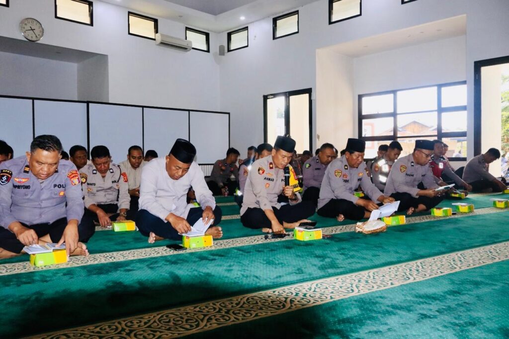 Perkuat Mental Spiritual Personel, Polres Kutim Gelar Binrohtal dan Tausiah Keagamaan WhatsApp Image 2026 02 06 at 11.13.33