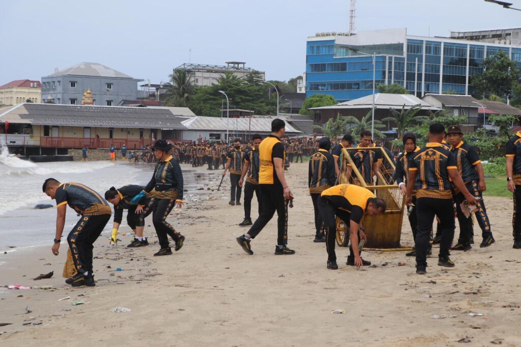 Dukung Gerakan ASRI Indonesia, Polda Kaltim Bersama Polres Jajaran Serentak Gelar Aksi Bersih-Bersih Lingkungan WhatsApp Image 2026 02 06 at 15.06.17